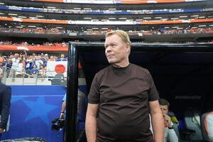 W杯北中米大会　1次リーグ　第1戦　日本対オランダ　試合前、ベンチ前に立つオランダのロナルド･クーマン監督(撮影･足立雅史)