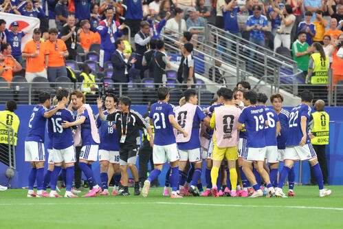 W杯北中米大会　1次リーグ　第1戦　日本対オランダ　後半、鎌田大地(左から2人目)の同点ゴールで喜ぶ日本代表の選手たち(撮影･足立雅史)＝2026年6月14日