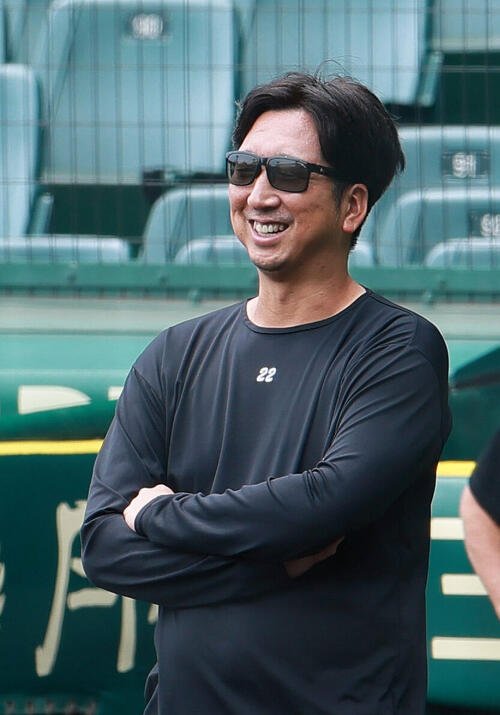 阪神対西武　早出練習を見る阪神藤川球児監督(撮影･上山淳一)