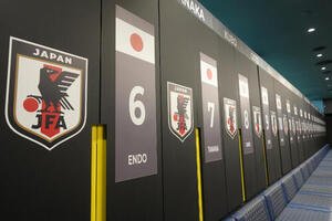 W杯北中米大会ベースキャンプ　報道陣に公開された日本代表が練習を行う米国･ナッシュビルSCの練習施設。ロッカールームには遠藤航の背番号6も(撮影･足立雅史)