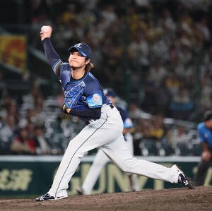 阪神対西武　最後を締めた西武甲斐野央(撮影･宮崎幸一)