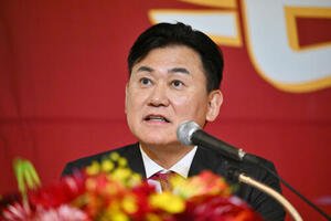 会見する楽天三木谷浩史オーナー(撮影･滝沢徹郎)