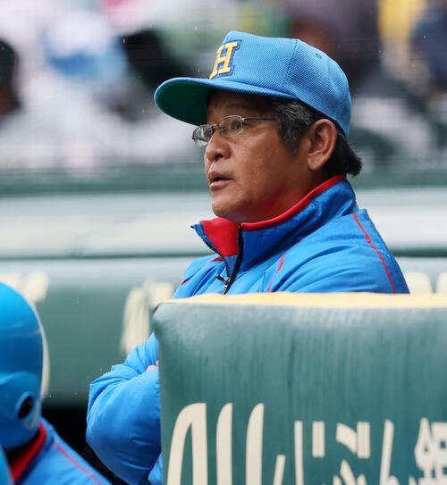 花咲徳栄の岩井隆監督(2026年3月撮影)
