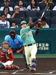 阪神対楽天　2回裏阪神無死一塁、大山悠輔は先制2点本塁打を放つ(撮影･上田博志)　♯2026年6月17日、甲子園球場、阪神対楽天3回戦