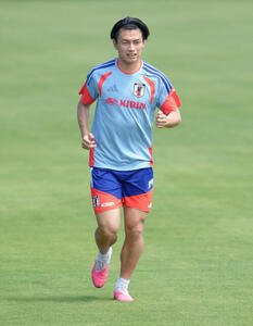 別メニューで調整する上田綺世(撮影･足立雅史)