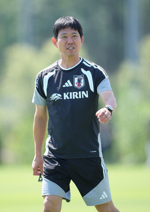練習に臨む森保一監督(撮影･足立雅史)
