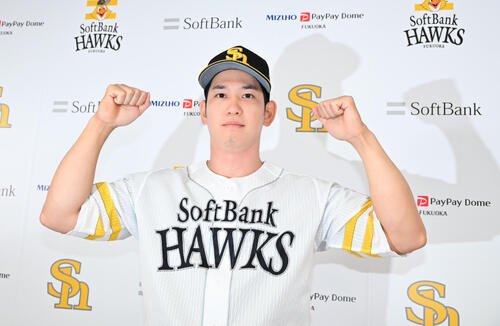 日本生命セ･パ交流戦で優秀選手賞を受賞したソフトバンクの栗原陵矢(撮影･林敢治)