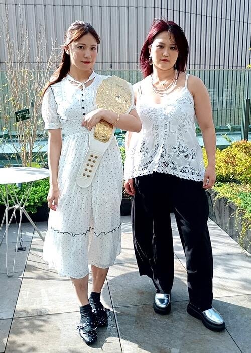 プリプリ王座戦で激突する王者の荒井優希(左)と挑戦者の山下実優