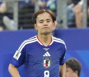 W杯北中米大会　1次リーグ　第1戦　日本対オランダ　後半、負傷し、ピッチ脇で足の状態を確認する久保建英(2026年6月14日撮影)