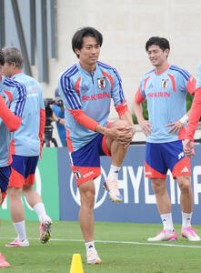 調整する中村敬斗(撮影･足立雅史)