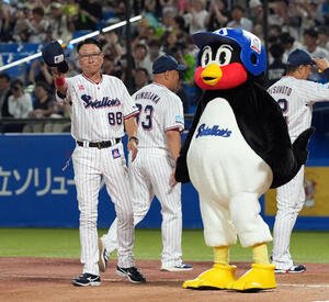 ヤクルト体広島　広島に勝利したヤクルト池山隆寛監督(撮影･たえ見朱実)