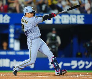 DeNA対阪神　9回表阪神1死、2本目となるソロ本塁打を放つ大山悠輔(撮影･垰建太)