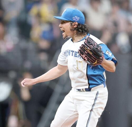 日本ハム対ソフトバンク　5回表ソフトバンク2死一塁、野村勇を三振に仕留め、ほえる伊藤大海(撮影･黒川智章)