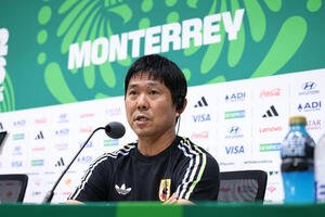 公式会見に臨む森保一監督