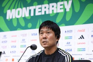 公式会見に臨む森保一監督