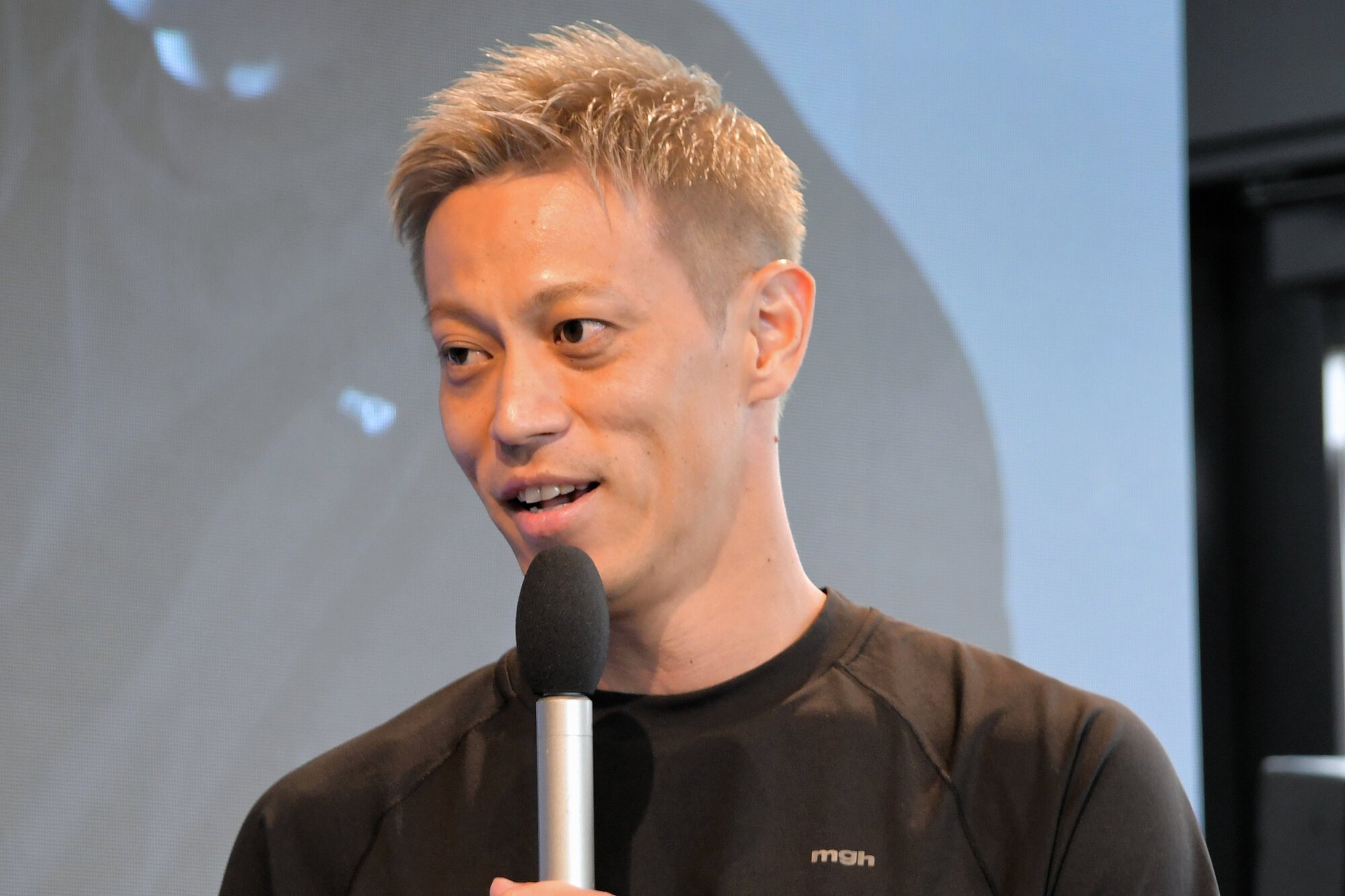 サッカーワールドカップ北中米大会の解説を務める本田圭佑さん=2025年6月