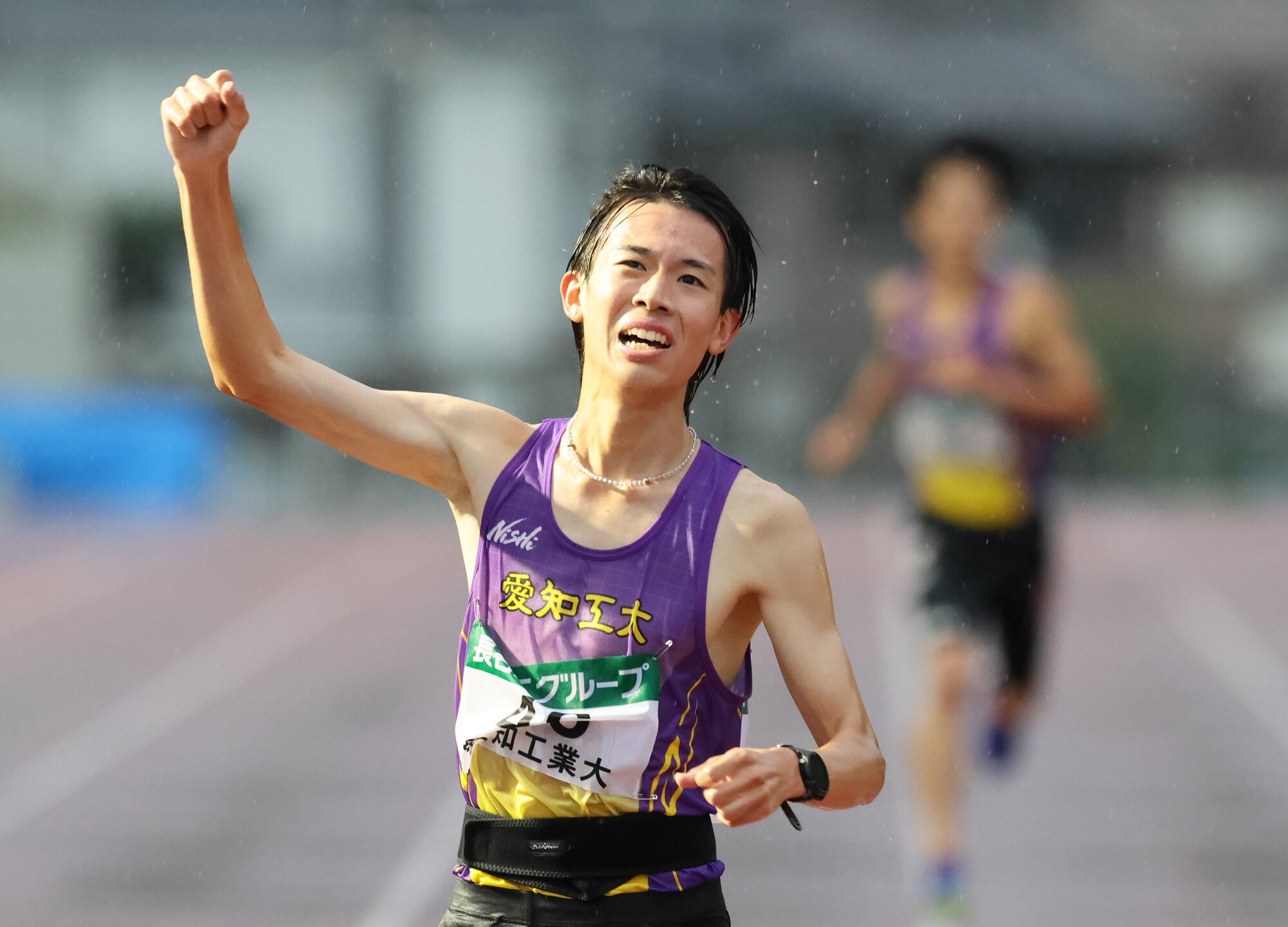 3組、1位でゴールする愛知工大･原一成選手=溝脇正撮影