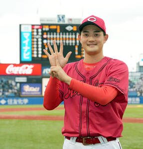 ヤクルト対広島　ヤクルトに勝利し、今季6勝目を挙げた広島岡本駿(撮影･たえ見朱実)