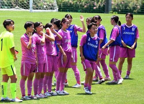 藤枝順心対豊川　全国総体出場を決め、笑顔を見せる藤枝順心の選手たち