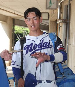 試合後、記者の質問に答える東農大北海道オホーツク･渡辺晃希(撮影･柴田隆二)