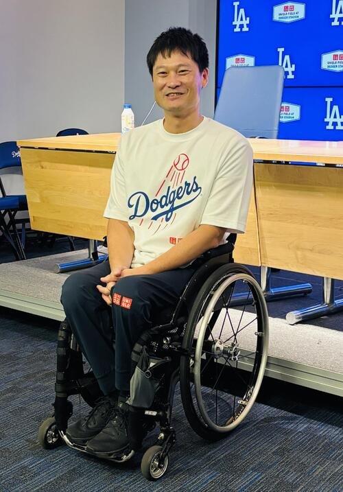 始球式の前にメディア対応を行った国枝慎吾さん