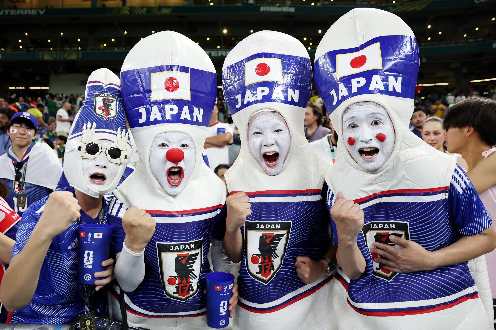 サッカーワールドカップ北中米大会　グループリーグF組　チュニジア―日本　試合前、盛り上がる日本サポーター=内田光撮影