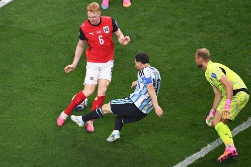 W杯通算18点目を決めるメッシ (AP)