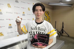 セレモニアルピッチに登板した中田璃士=福岡市内