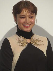 平愛梨(26年2月撮影)