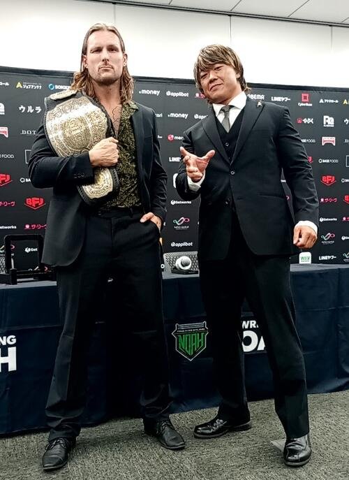 GHCヘビーのベルトをかけて戦う王者シェイン･ヘイスト(左)と遠藤哲哉