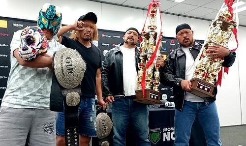 会見に臨んだ(左から)BUSHI、内藤哲也、征矢学、飯野雄貴