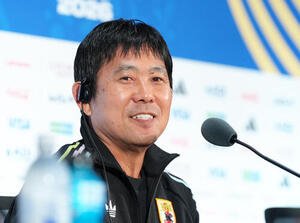 前日公式会見で笑顔を見せる森保一監督(撮影･足立雅史)