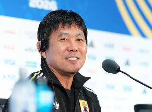 前日公式会見で笑顔を見せる森保一監督(撮影･足立雅史)