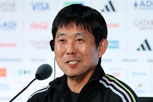 サッカーワールドカップ北中米大会のスウェーデンを前に、会見で笑顔を見せる日本代表の森保一監督＝内田光撮影