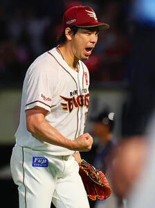 楽天対西武　7回表西武2死二塁、平沢大河を二飛に仕留めガッツポーズでほえる前田健太(撮影･野上伸悟)