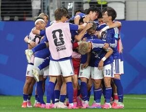 日本対スウェーデン　後半、先制ゴールを決め喜ぶ前田大然(撮影･足立雅史)