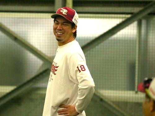投手練習に参加し笑顔をみせる楽天前田健太投手(撮影･高橋香奈)