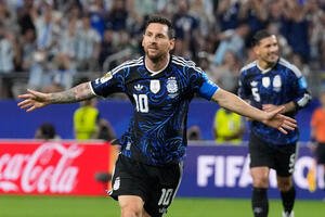 W杯新記録となる7試合連続ゴールを決め、喜ぶメッシ(AP)