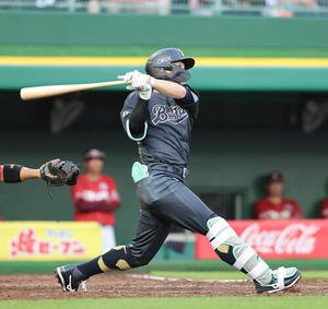 オリックス対楽天　7回裏オリックス1死満塁、西川龍馬は本塁打を放つ(撮影･西尾就之)