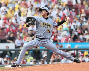 広島対阪神　力投する阪神先発の高橋遥人(撮影･加藤孝規)