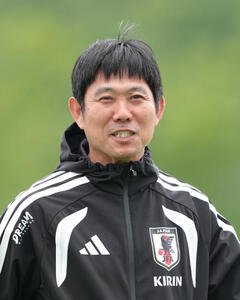 練習を前に笑顔を見せる森保一監督(撮影･足立雅史)