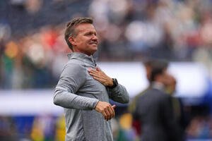 南アフリカ戦で勝利を飾り笑顔を見せるカナダ･マーシュ監督(AP)