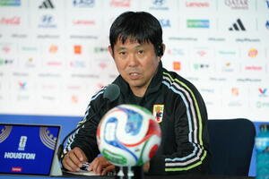 公式会見に臨む森保一監督(撮影･足立雅史)