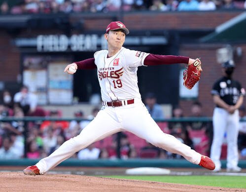 楽天対ロッテ　力投する楽天先発の荘司康誠(撮影･鈴木正人)