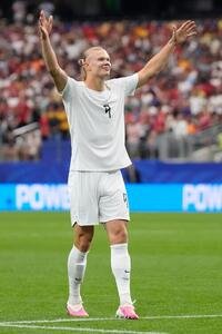 コートジボワール対ノルウェー　後半、決勝ゴールを決め喜ぶノルウェーのハーランド(AP)