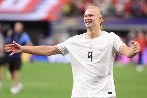 勝利を喜ぶノルウェー代表のハーランド(AP)