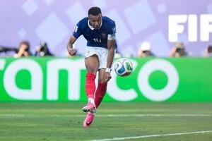 この日2点目のゴールをあげたフランス･エムバペ(AP)