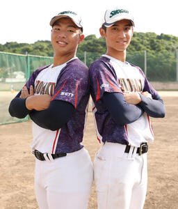 沖縄尚学、ダブルエースの末吉良丞(左)と新垣有絃