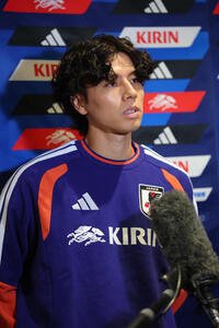 決勝トーナメント1回戦敗退から一夜明け、取材に応じる田中碧