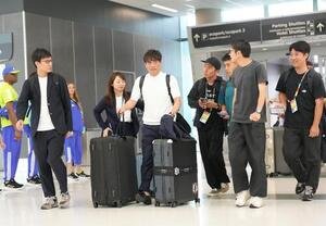 ヒューストンを出発するJFA宮本恒靖会長(中央)(撮影･足立雅史)